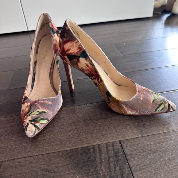 Nine West Velvet Patterned Heels - Picture 4 of 4